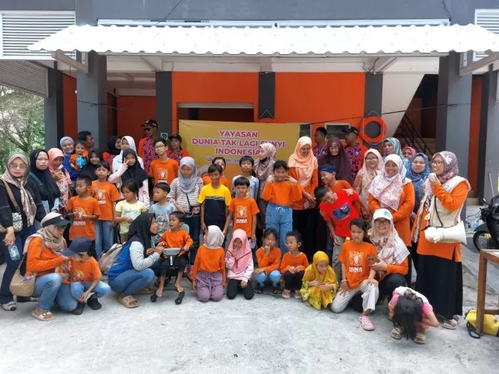 Puluhan anak-anak tuli belajar tentang gempa bumi dan tsunami, di Pantai Baru Bantul 